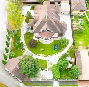 Дом 262м², 3-этажный, участок 11 сот.