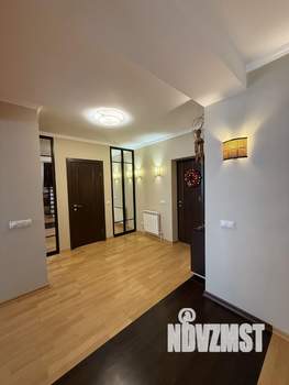 Таунхаус 280м², 3-этажный, на длительный срок, 