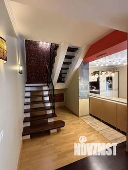 Таунхаус 280м², 3-этажный, на длительный срок, 
