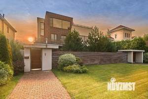 Дом 324м², 3-этажный, участок 12 сот.  