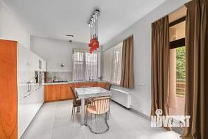 Дом 324м², 3-этажный, участок 12 сот.  