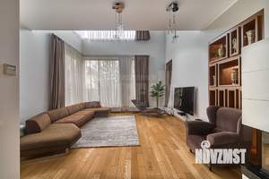 Дом 324м², 3-этажный, участок 11 сот.  