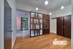 Дом 324м², 3-этажный, участок 11 сот.  