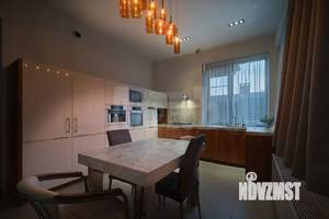 Дом 324м², 3-этажный, участок 11 сот.  