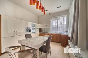 Дом 324м², 3-этажный, участок 11 сот.  