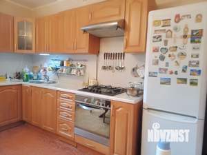 Дом 150м&sup2;, 3-этажный, участок 9 сот.  