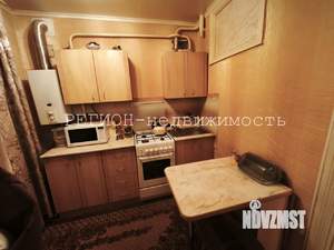 2-к квартира, вторичка, 42м2, 1/4 этаж